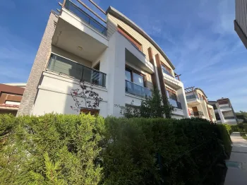 位于科尼亚尔特的全套家具五卧室家庭住宅